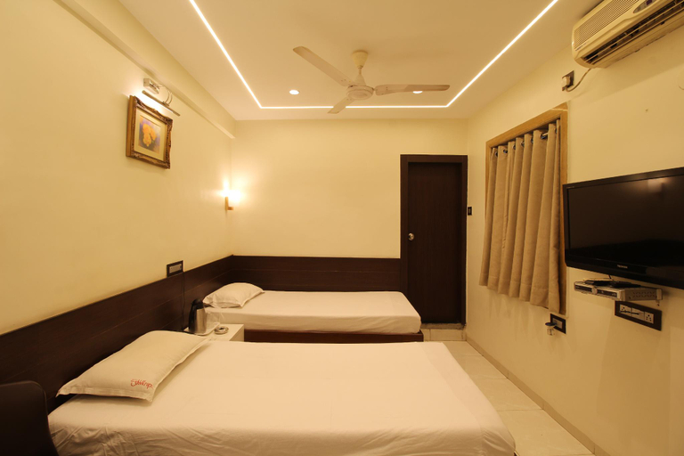 Bedroom 2, Shivkrupa Hotel, Pune