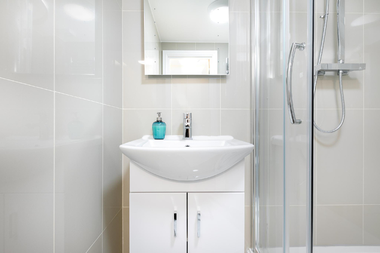 Bathroom 2, KVM - City Apartments, Peterborough