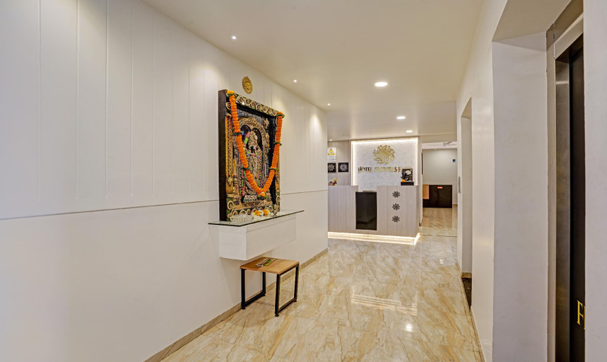 Public Area 3, Itsy Hotels Flowers Park, Nashik