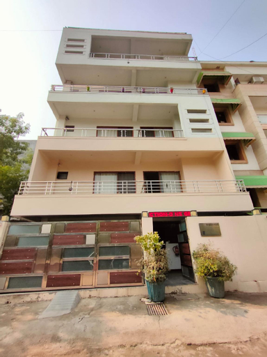NOVEL SUITES, West