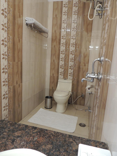Bathroom 4, Ceyone Classic Fall Resort, Dehradun