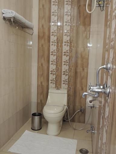 Bathroom 4, Ceyone Classic Fall Resort, Dehradun