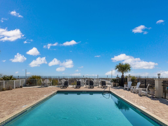 Sport & Beauty 4, Desoto Beach Club 206, Chatham