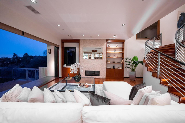 Others 5, Villa Contessa, Los Angeles