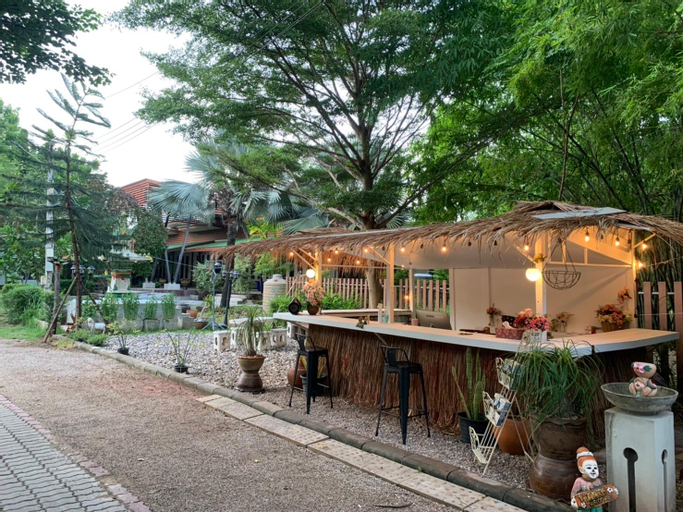 I Un @ Amphawa, Amphawa