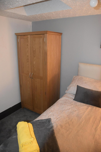 Bedroom 2, Old Silent Inn , Bradford