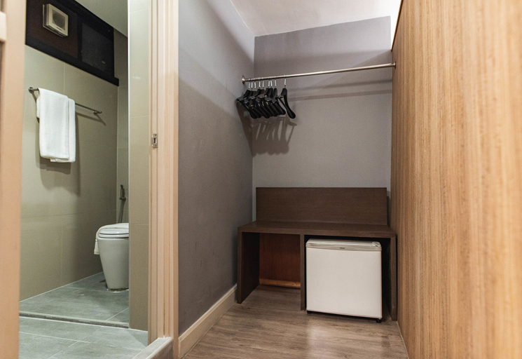 Bathroom 4, D&D Inn Khaosan, Phra Nakhon