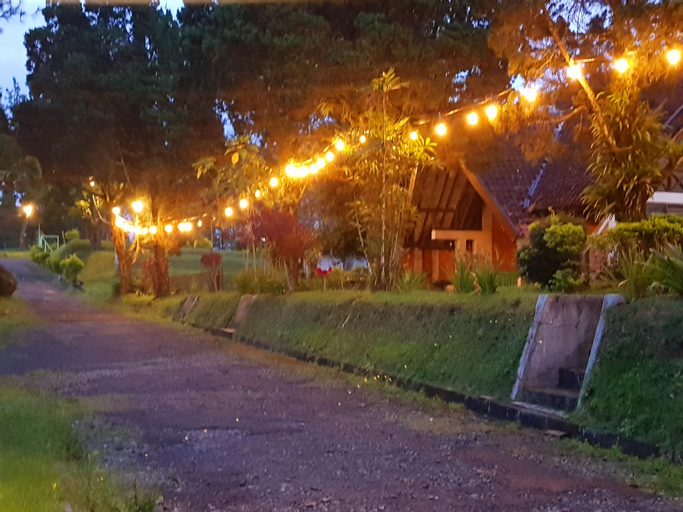 Cottage with Terrace - 1 : Argapuri Jungle Resort, Bandung