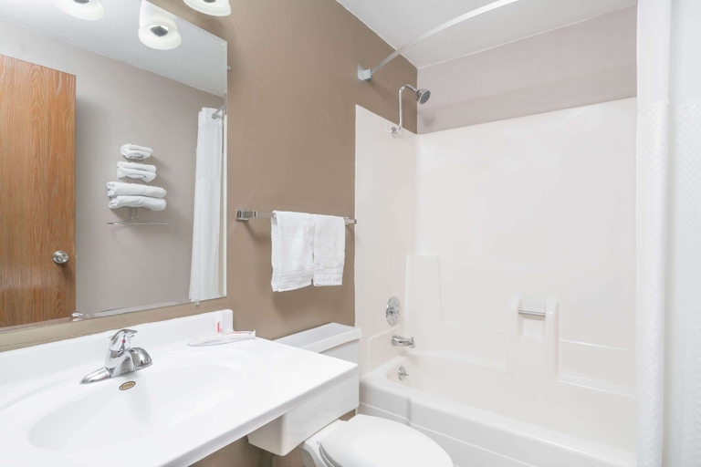 Bathroom 4, Super 8 by Wyndham Bismarck, Burleigh