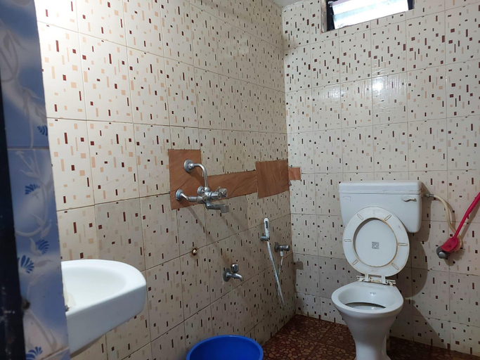 Bathroom 2, Red Rock Arambol Beach, North Goa