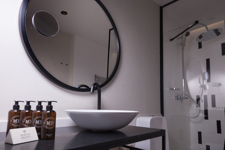 Bathroom 5, Embassy by Petit Palace – formerly known as Icon Embassy, Madrid