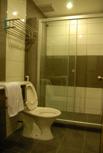 Bathroom, Queen Hotel, Keningau