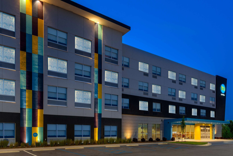 Exterior & Views 2, Tru by Hilton Spartanburg, Spartanburg