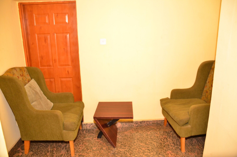 Others 4, Yanna Lodge, Kaduna North