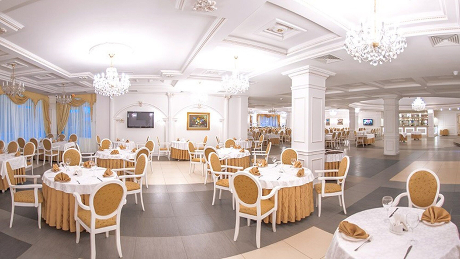 Food & Drinks 4, Hotel Bratislava, Dniprovs'kyi