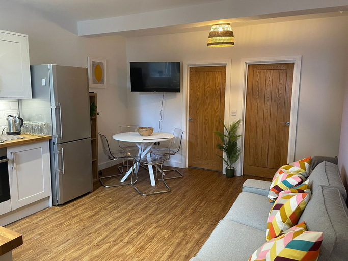 Others 5, Glenfrome, Bristol
