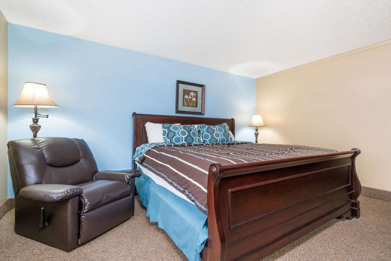 Bedroom 3, Super 8 by Wyndham Bismarck, Burleigh