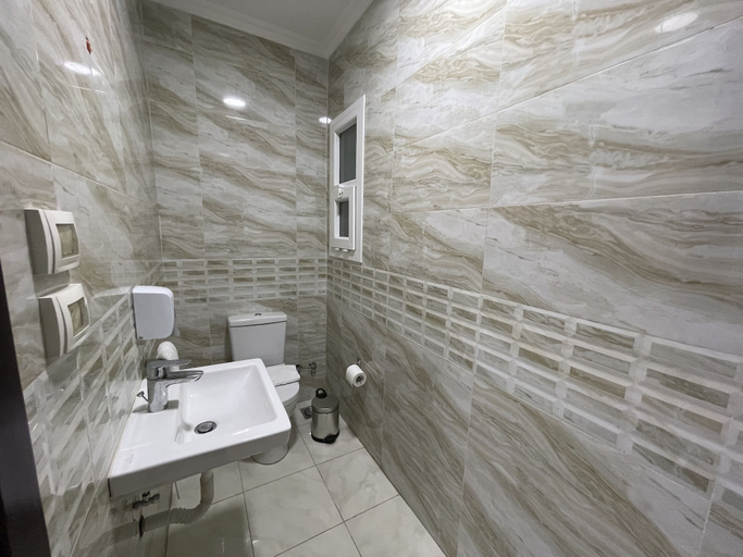 Bathroom 5, Ocean Blue Studios , An-Nuzhah