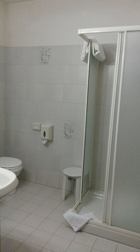 Bathroom 3, Albergo Ristorante Flora, Treviso