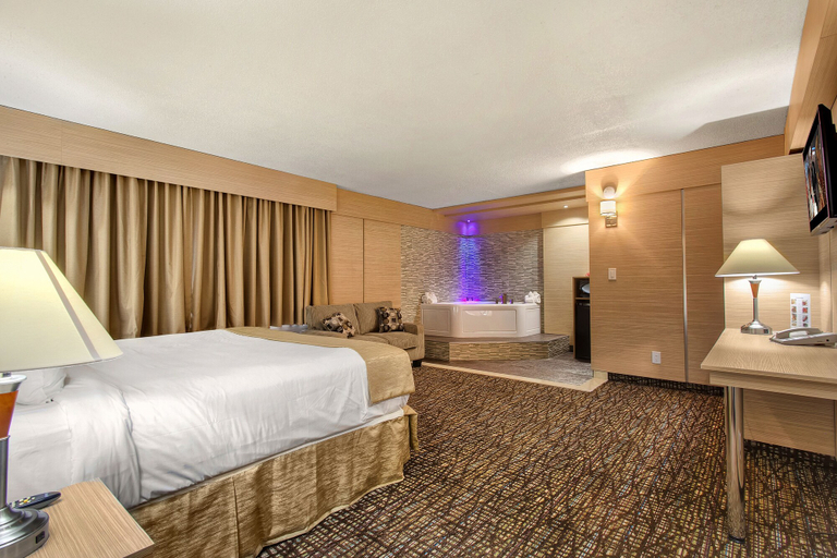 Bedroom 4, Ocean Beach Palace Hotel and Suites, Broward