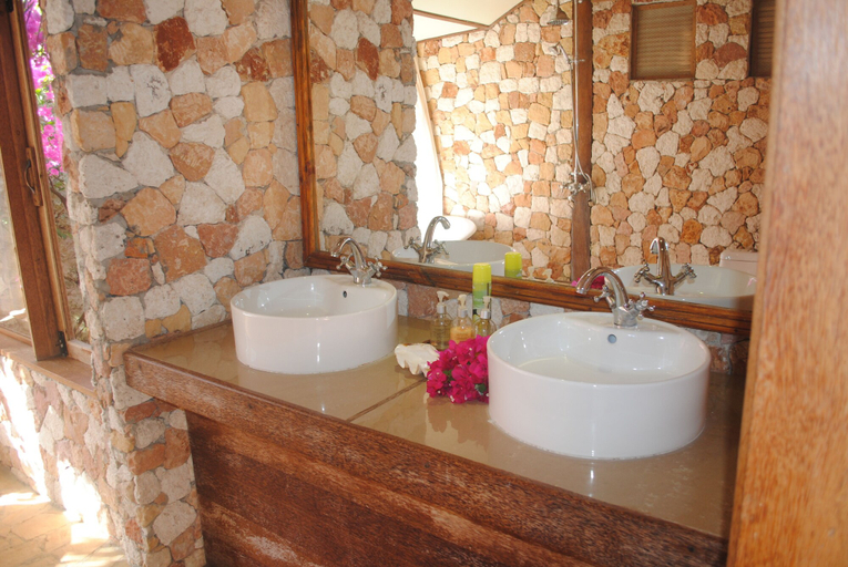 Bathroom 5, Seasons Lodge Zanzibar, Kati
