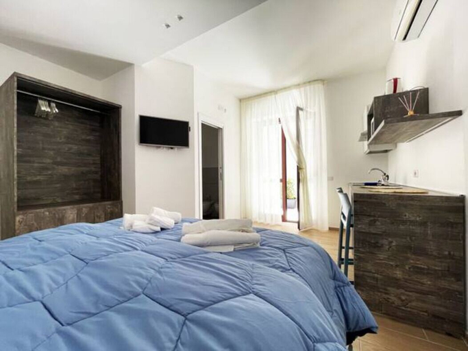 Bedroom 4, Sunny House, Napoli