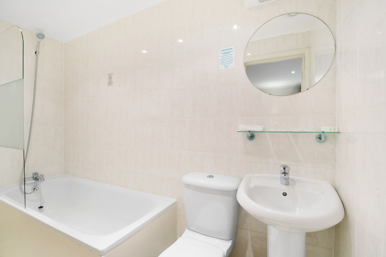 Bathroom 5, Queens Park Hotel, London