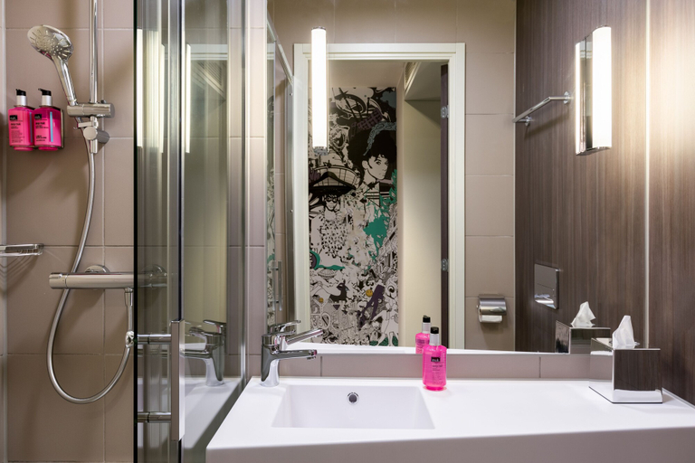Bathroom 4, MOXY London Heathrow Airport, London
