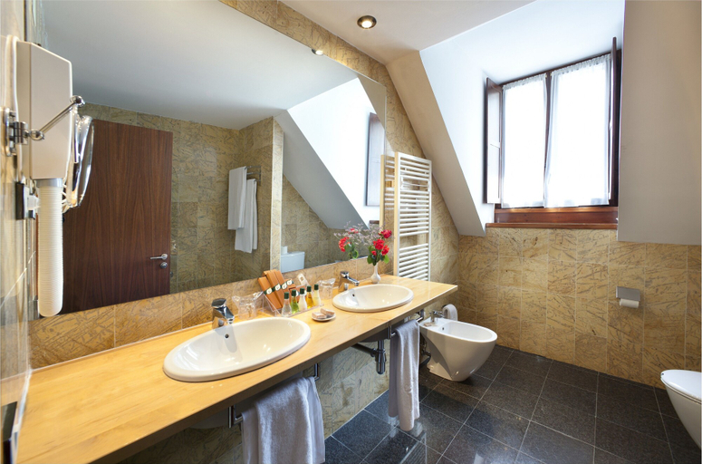 Bathroom 5, Parador de Arties, Lleida