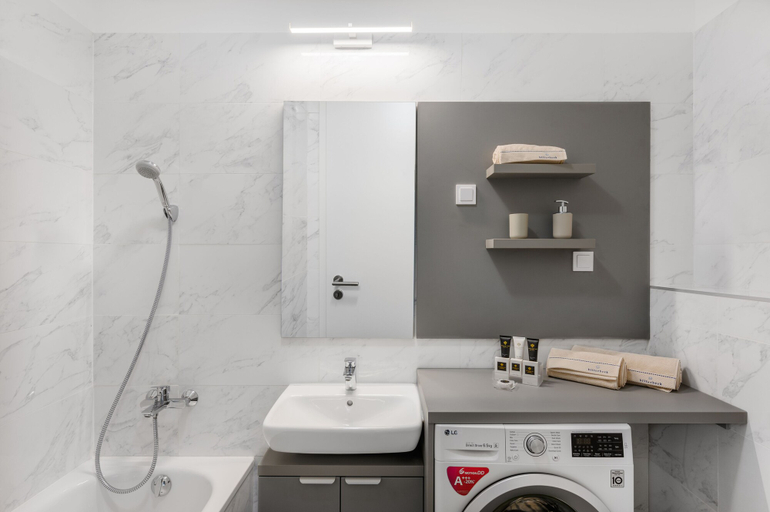 Bathroom 3, Elisabeth Downtown Apartments by FirstHost, Budapesti