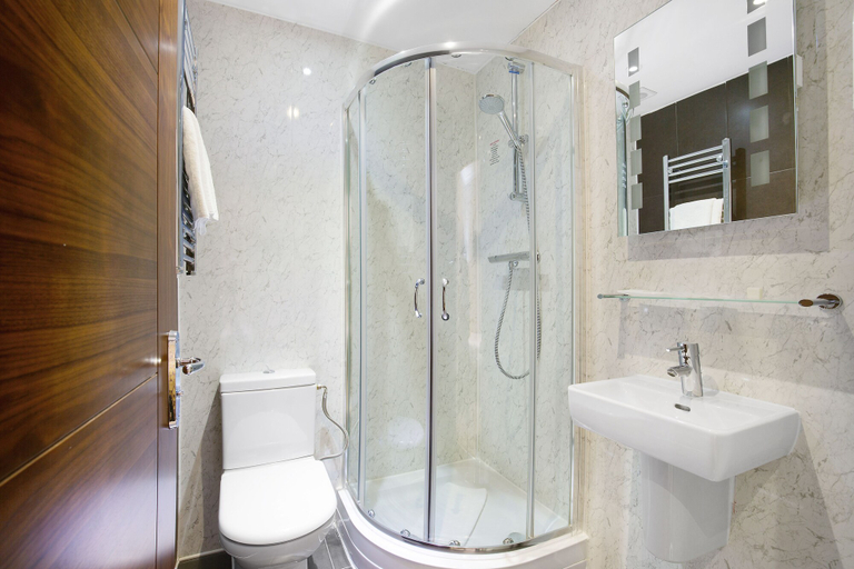 Bathroom 4, Queens Park Hotel, London