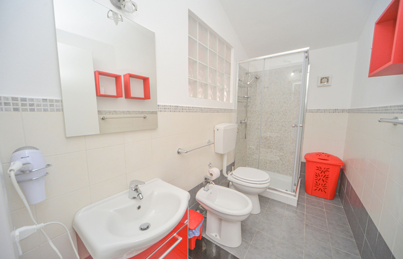 Bathroom 3, Casa Vacanze Mare Nostrum beach front, Palermo