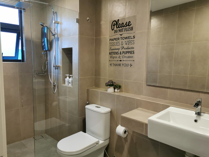 Bathroom, TIMURBAY by Fifth'D STUDIO free wifi & Netflix, Kuantan