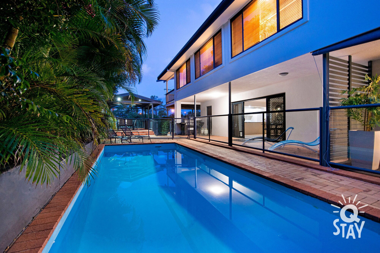 Sport & Beauty 4, Sardinia 7 Bedroom Waterfront House - Q Stay, Gold Coast