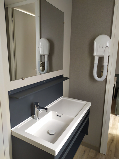 Bathroom 3, Hu Birkelt Village, Mersch