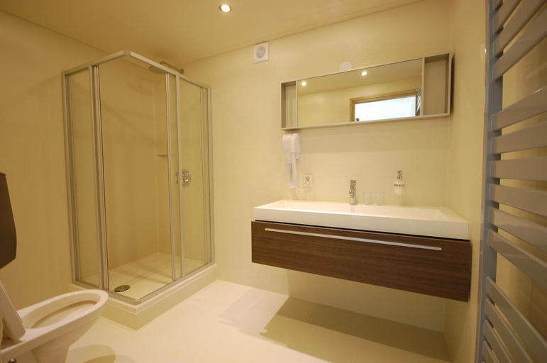 Bathroom 3, Bij hen op Ameland, Ameland