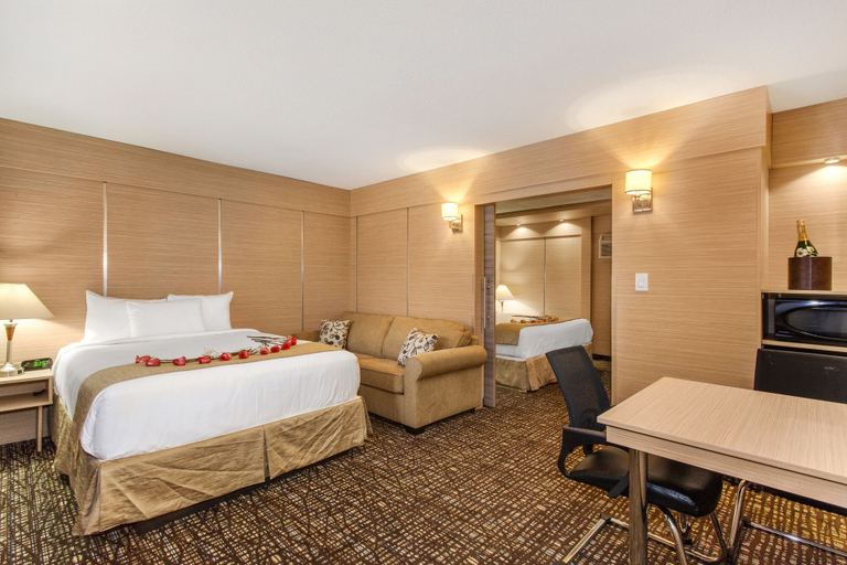 Bedroom 4, Ocean Beach Palace Hotel and Suites, Broward
