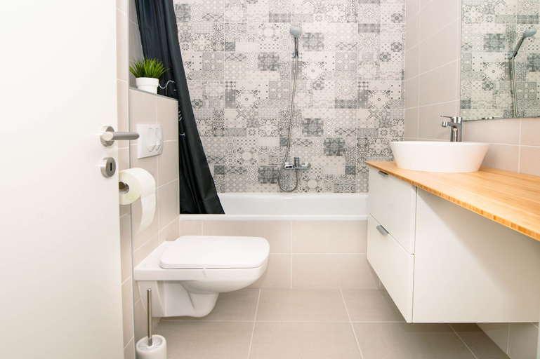 Bathroom 3, Elisabeth Downtown Apartments by FirstHost, Budapesti