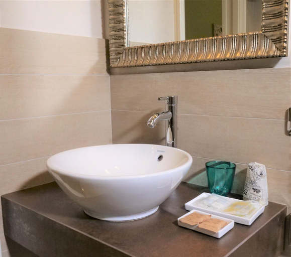 Bathroom 5, Hotel Patavium, Padua