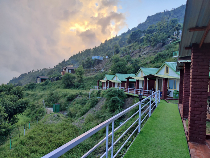 Exterior & Views