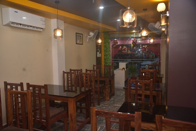Food & Drinks, Hotel Maa International, Alipurduar