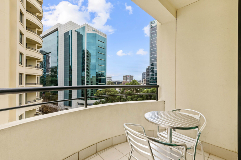 Exterior & Views 18