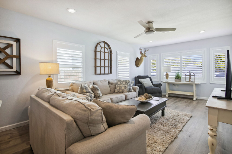 Others 5, Ocean Pearl, Galveston