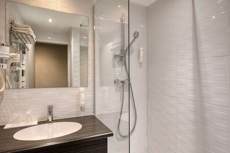 Bathroom 4, Best Western Hotel Graslin, Loire-Atlantique