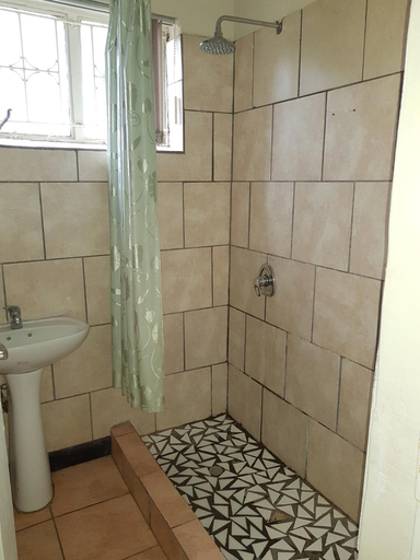 Bathroom 3, Travel Lodge Sabie, Ehlanzeni