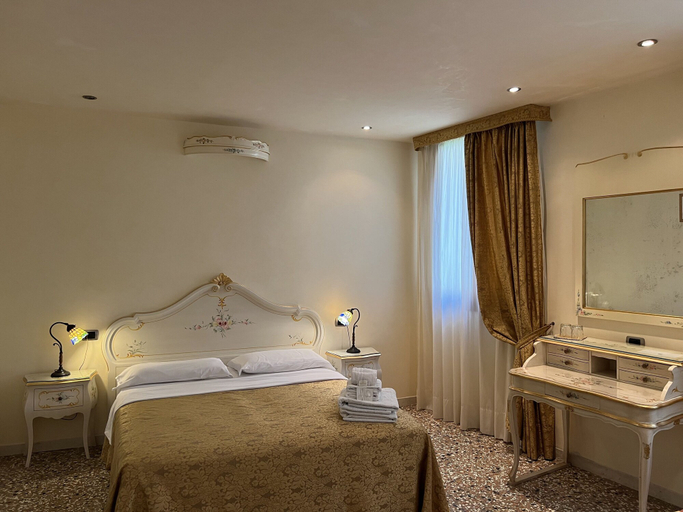 Bedroom 4, Angeles Inn, Venezia