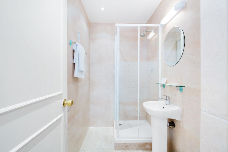 Bathroom 5, Queens Park Hotel, London