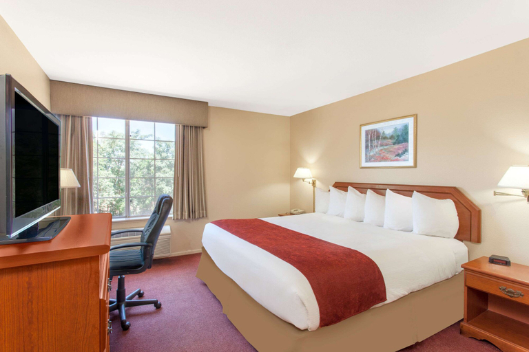 Bedroom 3, Ramada by Wyndham Fresno Northwest, Fresno