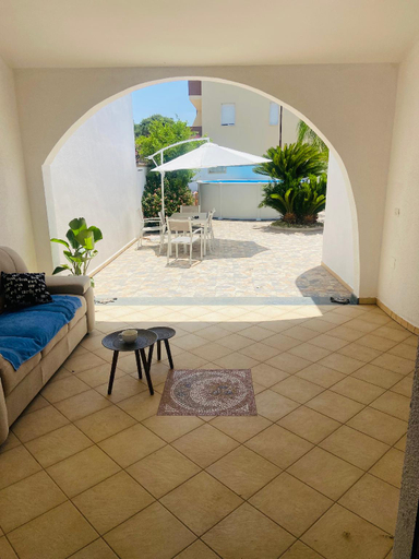 Others 5, Villa Verde con piscina, Lecce