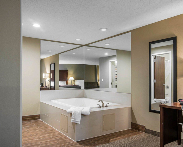 Bathroom 4, Comfort Inn Saugerties, Ulster